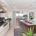 Illuminazione per una cucina luminosa e accogliente