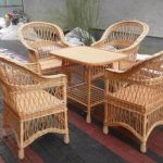 mobili in vimini realizzati in rattan artificiale foto
