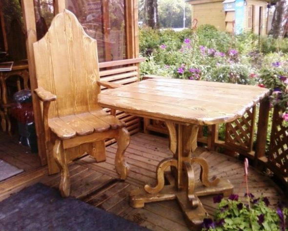 Selezione del legno per mobili da esterno