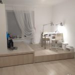 Podio con scrivania, armadio e letto estraibile