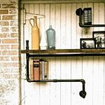 Mensola in stile loft realizzata con tubi