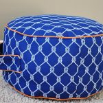 pouf fatto con bottiglie di plastica