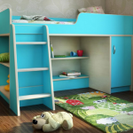 Disposizione dell'area giochi sotto il letto in una piccola cameretta per bambini