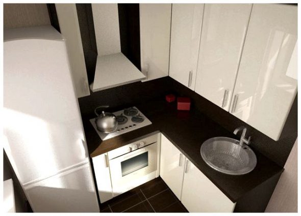 Posizione vicino ai fornelli e al frigorifero in una cucina molto piccola