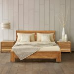 Camera da letto in stile loft con mobili in legno