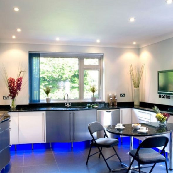 Faretti sul soffitto della cucina