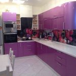 Cucina luminosa con illuminazione dall'alto