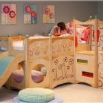 Letto a soppalco con scivolo, pouf e area gioco