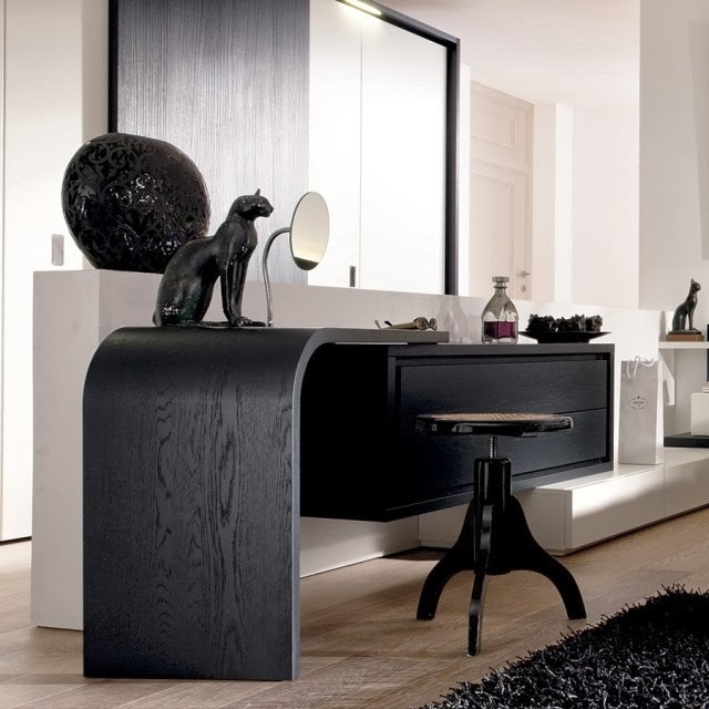tavolo da trucco in legno nero