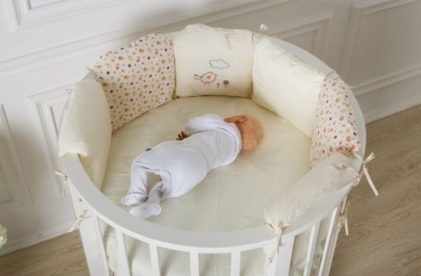 Letto rotondo in pino bianco