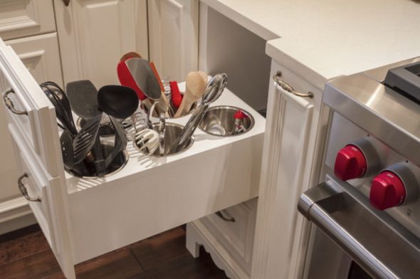 Cassetto della cucina per utensili da cucina