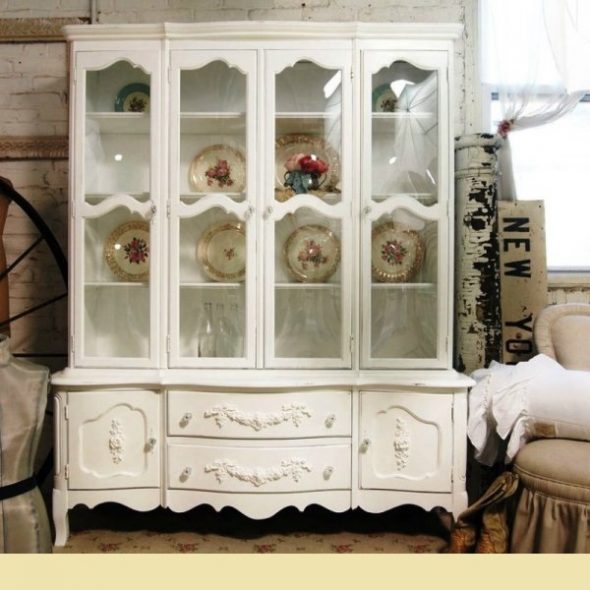 Buffet bianco per la cucina