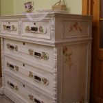 Cassettiera bianca in tecnica decoupage