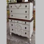 Credenza bianca in stile provenzale