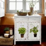 Buffet in stile ecologico con vegetazione