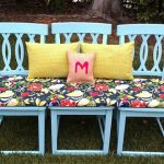 Decorare sedie ordinarie per un cottage estivo
