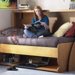 Comodino in legno per bambina
