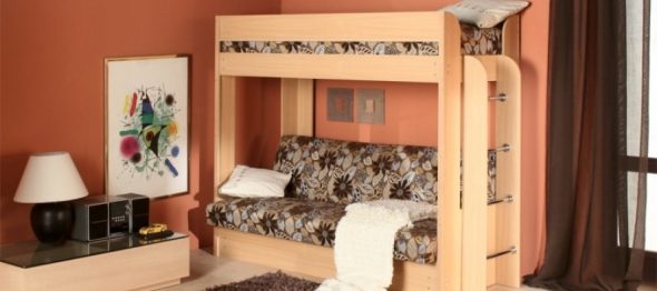 Letto in legno all'interno