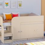 Letto per bambini color latte con spazio completamente chiuso sotto