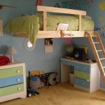 Letto per bambini con area giochi sottostante