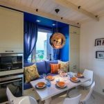 Un piccolo divano in cucina