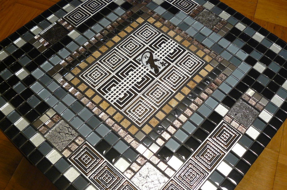 tavolino con mosaico