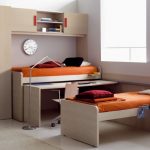 Letto a castello trasformabile con tavolo