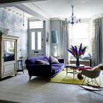 Colori viola e grigio negli interni