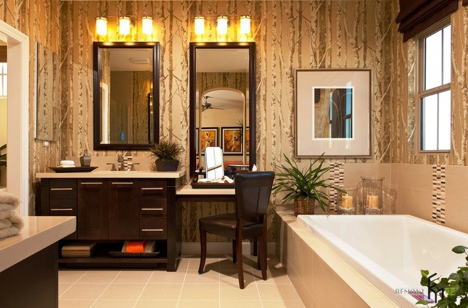 tavolo da trucco in bagno
