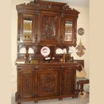 Versione classica di una credenza in legno