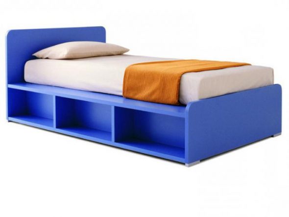 Bellissima base per letto blu realizzata in truciolato