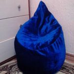 Bellissima e morbida sedia blu