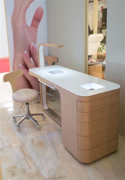 Bellissimo tavolo da manicure