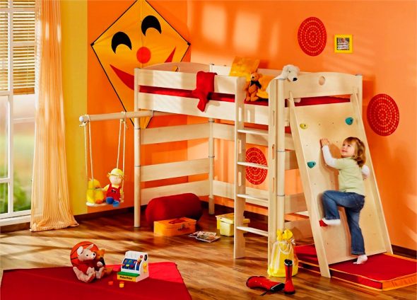Letto a soppalco con area giochi per bambini piccoli