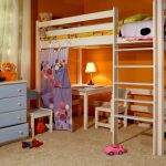 Letto a soppalco con zona lavoro separata