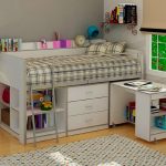 Letto a soppalco con zona studio e cassettiera