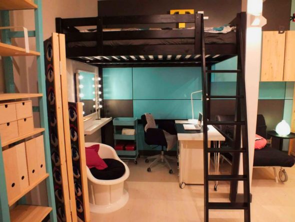 Letto a soppalco con spazio di lavoro sottostante