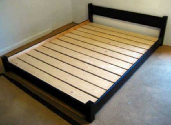 Letto in truciolare con doghe