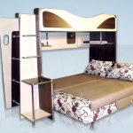 Letto con mensole e divano letto