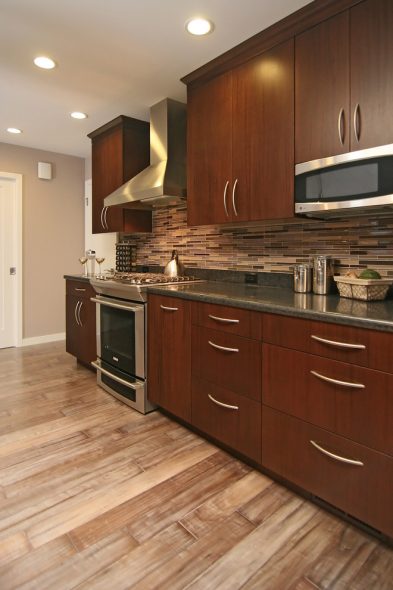 Cucina color noce all'interno