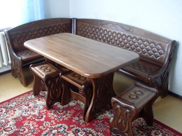 Angolo cucina in legno naturale