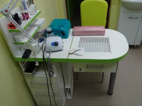 Tavolo per manicure con aspirapolvere