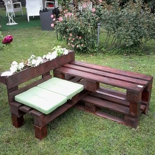 Mobili realizzati con pallet dipinti