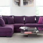 Divano in morbido velluto viola