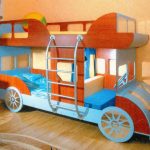 Letto insolito per bambini Autobus con area giochi