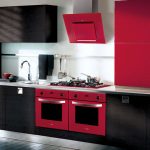 Disposizione insolita delle attrezzature in cucina