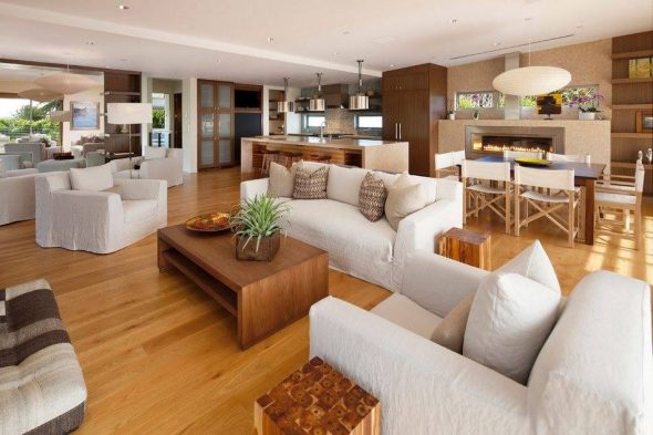 Casa originale con mobili in legno