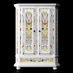 Mobiletto bianco originale con ornamento insolito