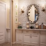 Illuminazione ed elementi decorativi per un corridoio in stile provenzale