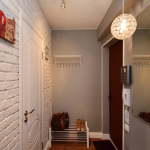 Illuminazione nel corridoio in stile scandinavo